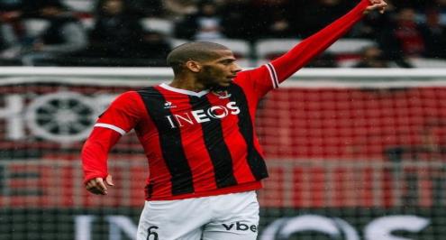 لإفساح المجال لـ عبد المنعم.. تقارير: مدافع نيس يتمم اتفاقه مع وست هام